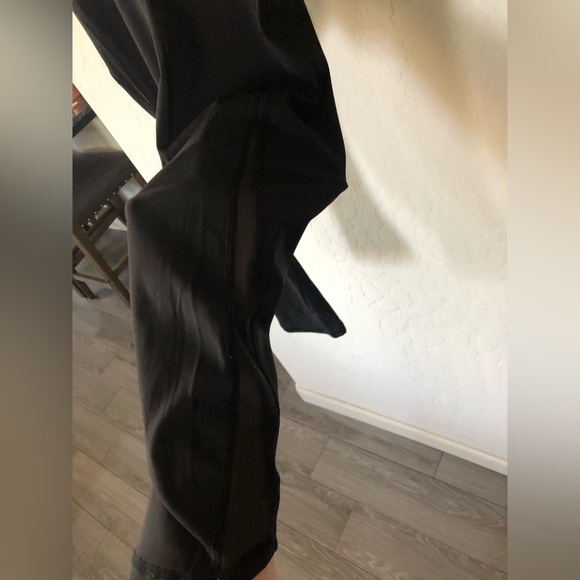 Lululemon|Black capri leggings in size 4•••buttery soft & excellent condition• - Picture 8 of 13